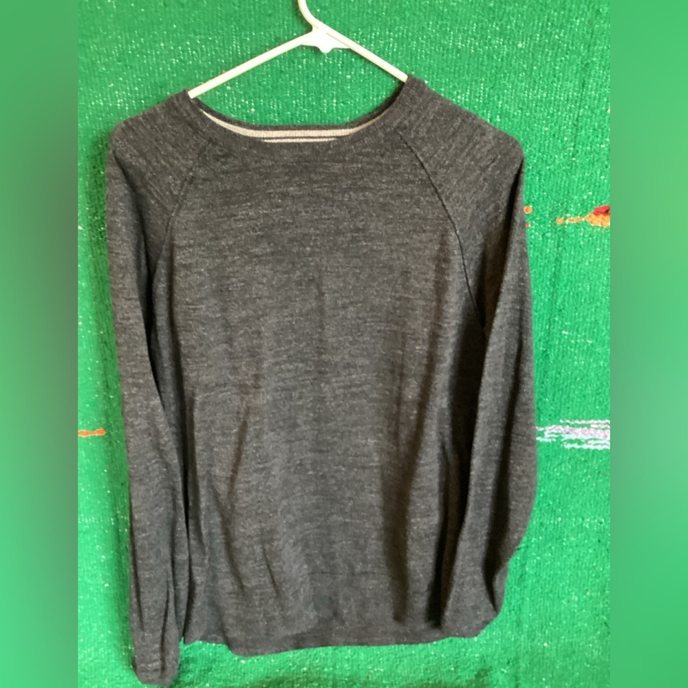 Old Navy crew neck sweater-Black/Gray-Sz L
Pit to pit 20”
Length 26”